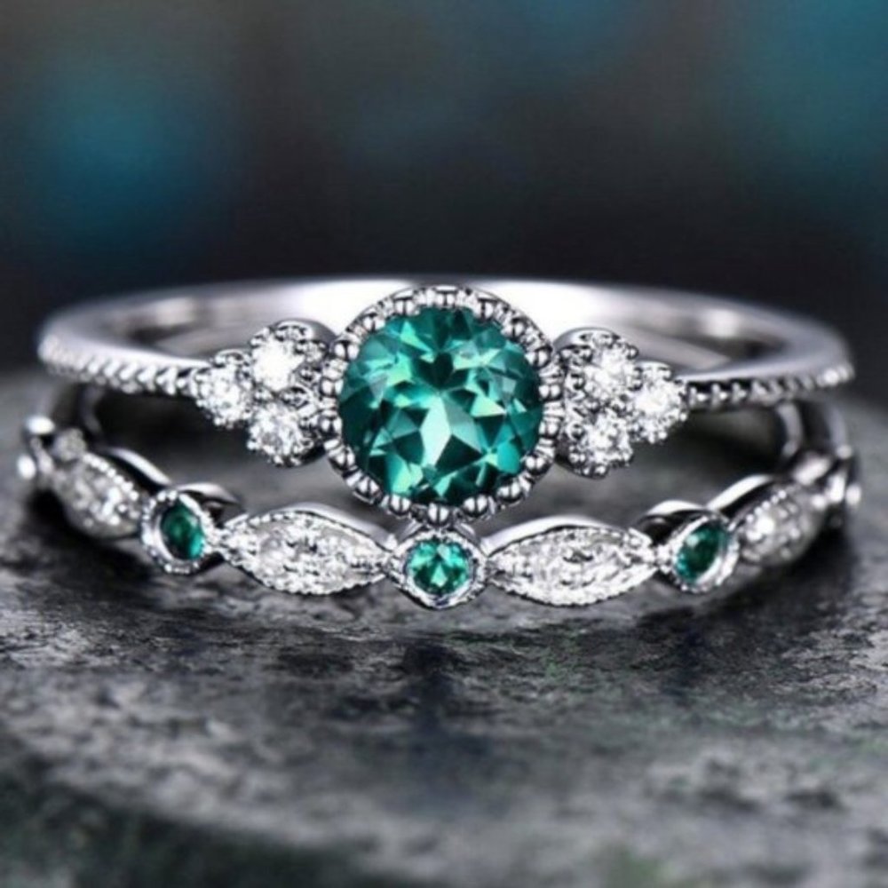Silver Round Cut Emerald Ring Set